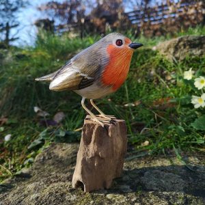 reproduction de rouge-gorge en bois